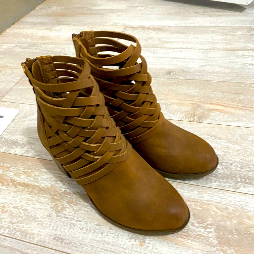Cute booties 🌺